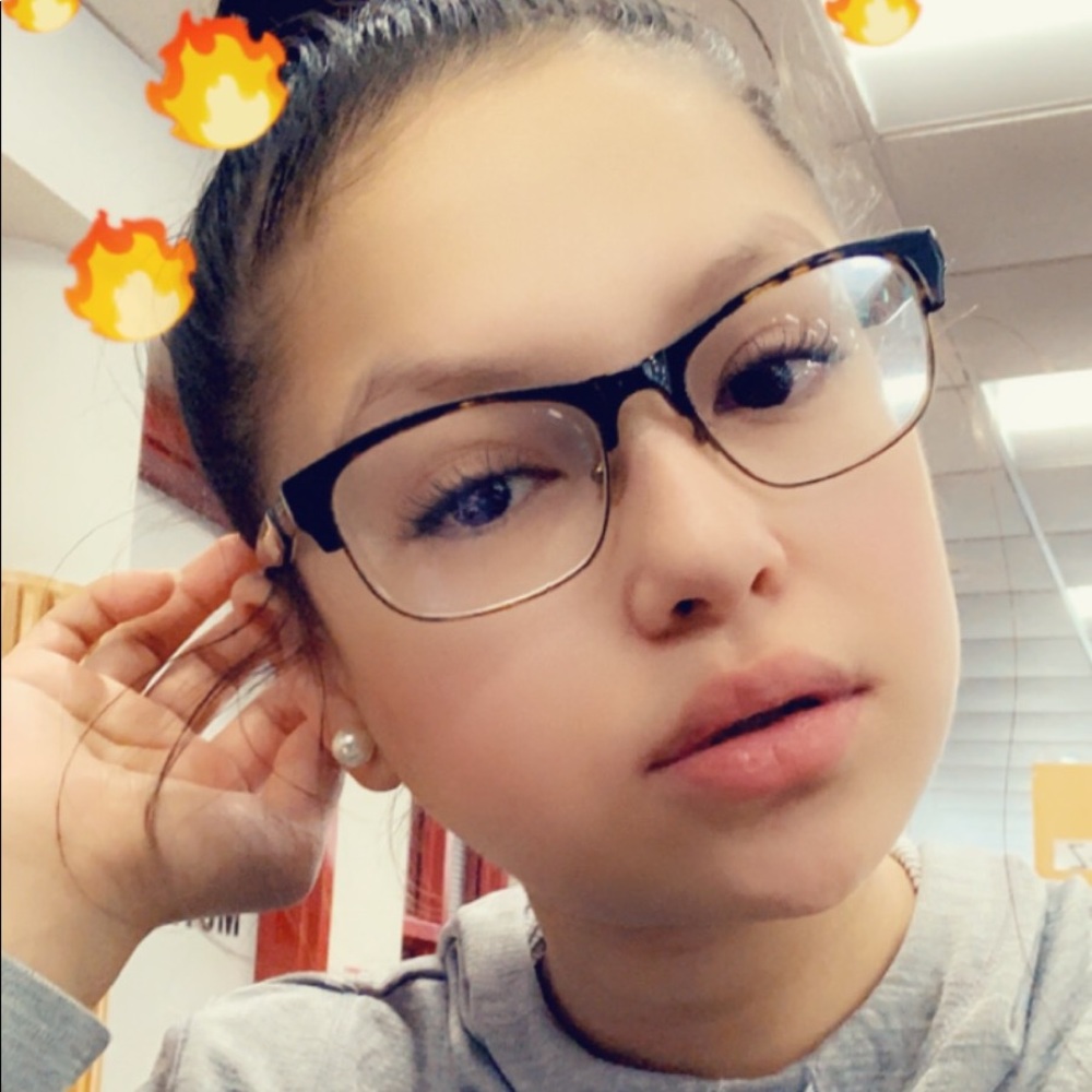 Meet your Posher, Alondra